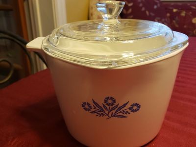 Classic Vintage 1 Quart Round Corning Ware with lid