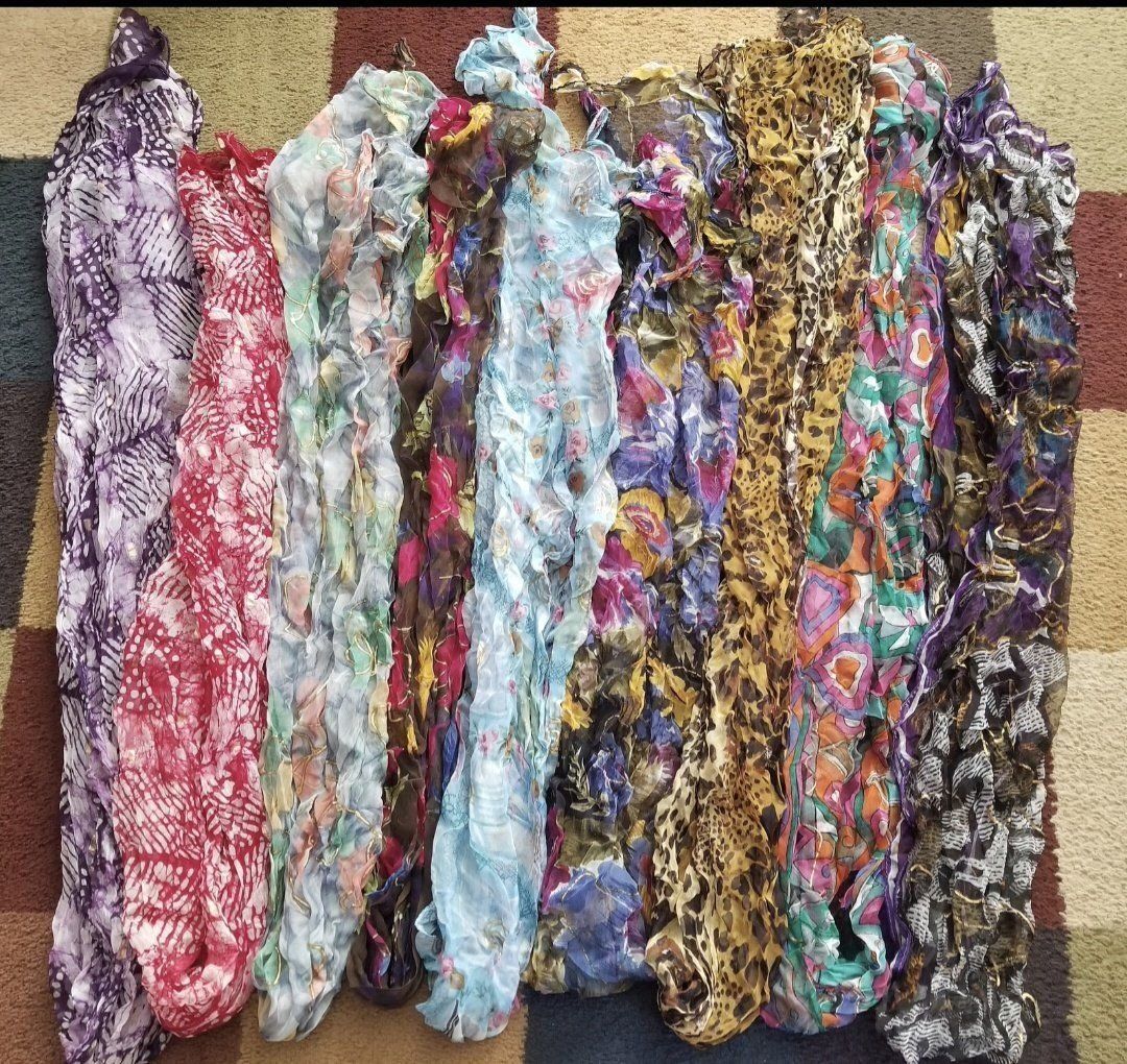 Set of 9 beautiful scarfs 