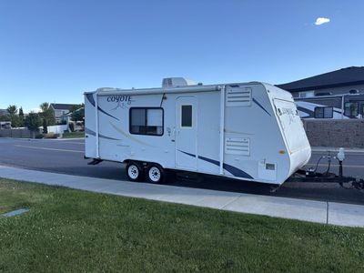 KZ Coyote LE Travel Trailer - Expandable Hybrid Camper with slide