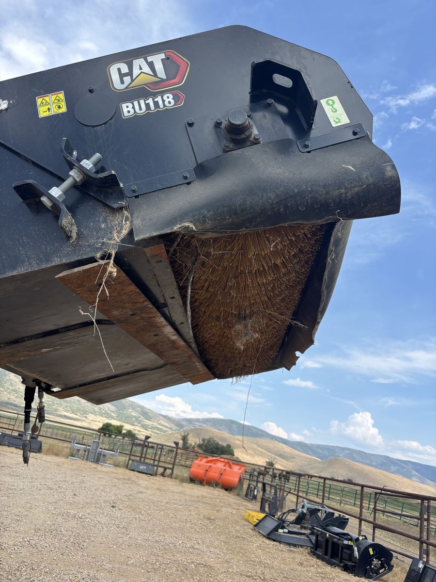 2022 CAT BU118 Utility Pickup Broom – Skid Steer Attachment