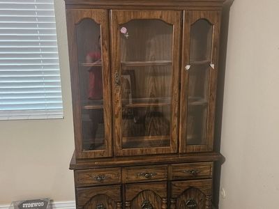 China Cabinet / Display Hutch – Great Condition