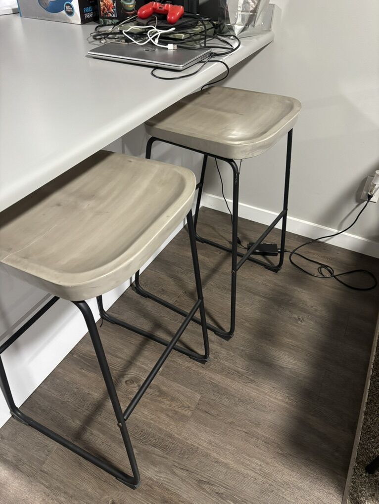 2 Barstools