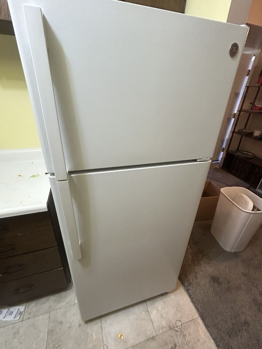 GE fridge $50