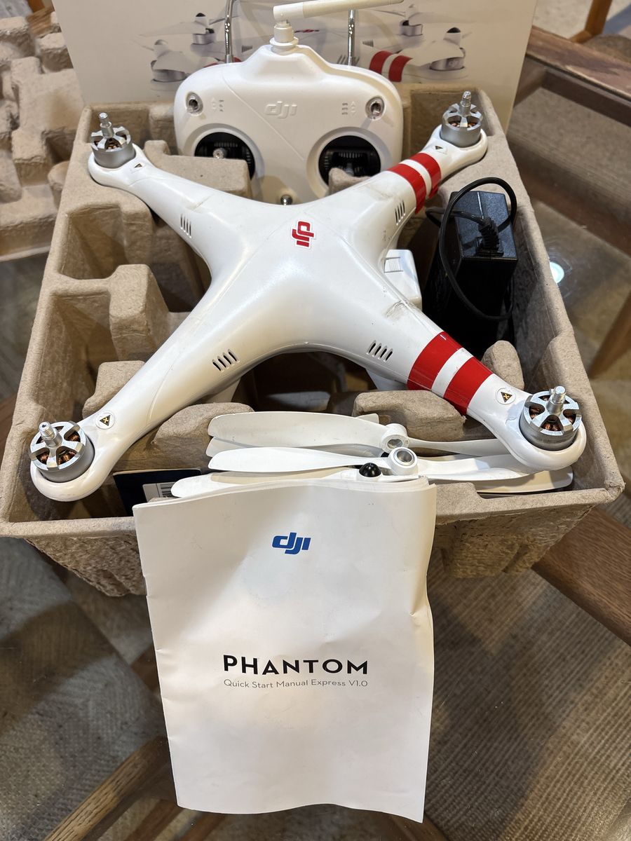 DJI Phantom Drone with Remote & Quick Start Manual - Pre-owned