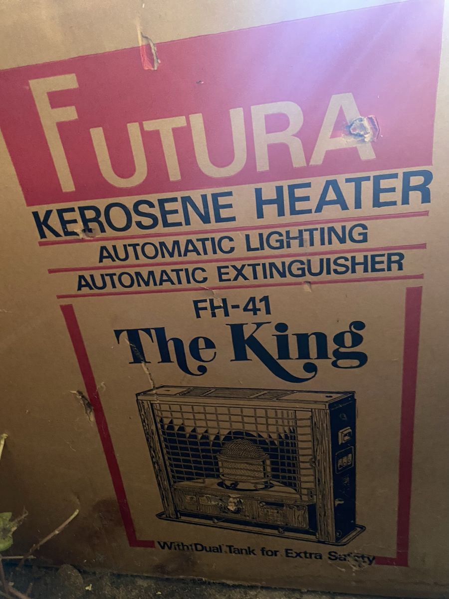 New Futura fh-41 kerosene heater with 5 gallons of kerosene.