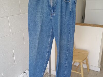 New Eddie Bauer Jeans 35X34 Loose Fit