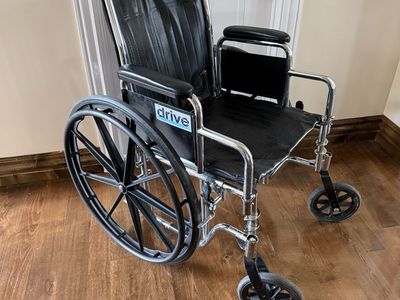 I drive push wheelchair folds up for storage no footrests