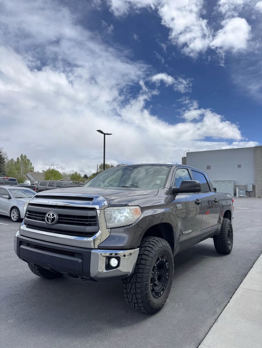 2015 Toyota Tundra CrewMax SR5
