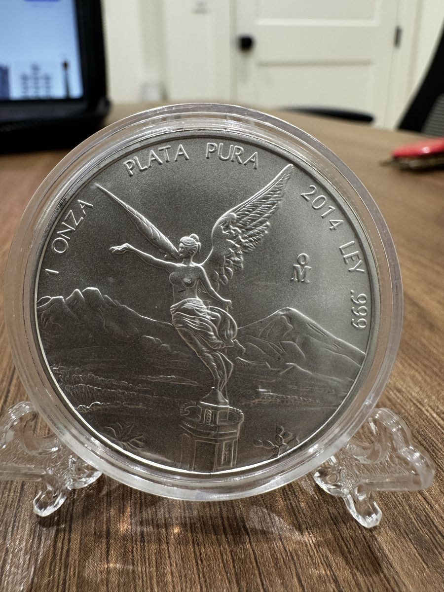 2014 Silver Mexican Libertad 1 (1 ounce) Onza Plata Pura .999 Silver Coin in Capsule