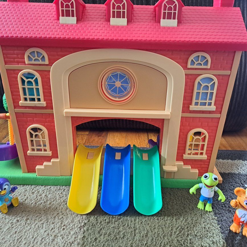 Cute Muppet Babies Playhouse