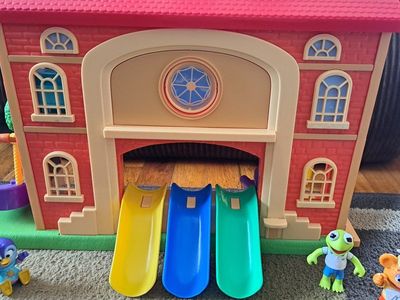 Cute Muppet Babies Playhouse