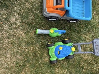 Sprinkler Playmat Dump Truck Bubble Blowers