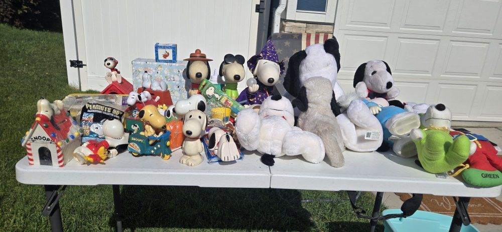 Vintage Snoopy & Peanuts Collectibles Lot - Figurines, Plush, Books - Great Condition