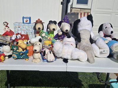 Vintage Snoopy & Peanuts Collectibles Lot - Figurines, Plush, Books - Great Condition