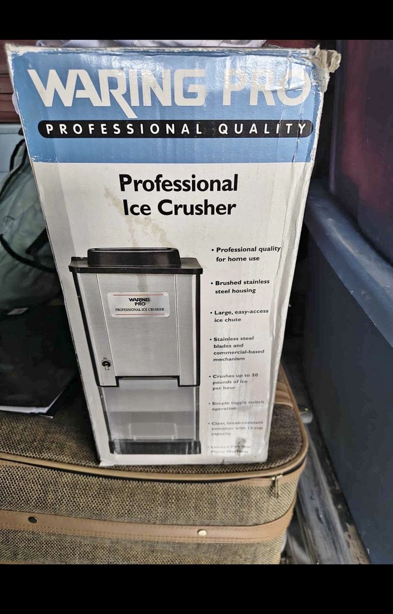 Waring Pro IC70 Professional Quality Ice Crusher - Crushes 50 lbs/hr, Stainless Steel Housing