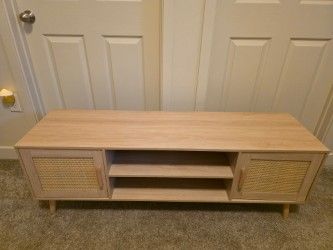 TV Stand / Media Console – Excellent Condition