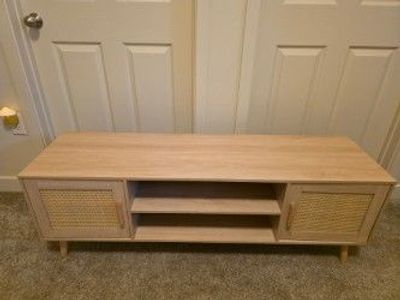 TV Stand / Media Console – Excellent Condition