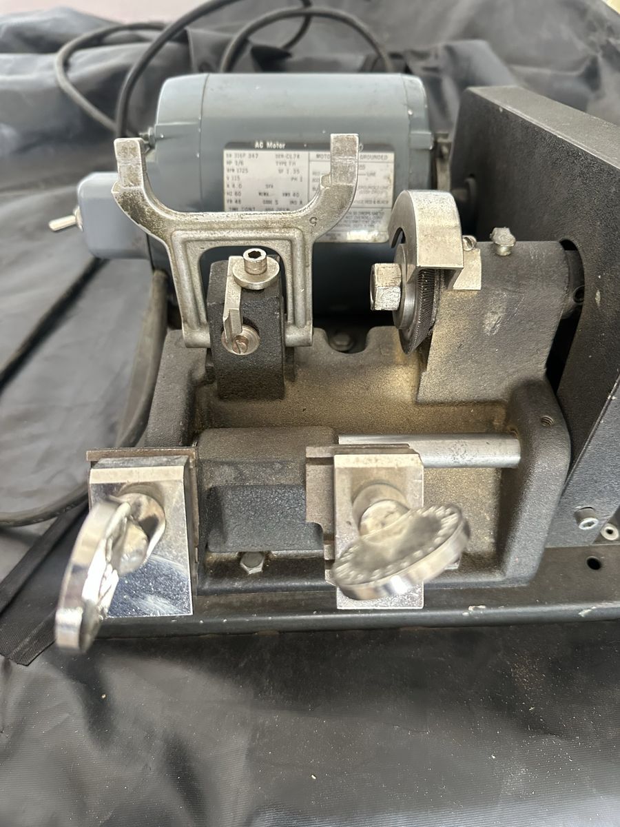 HPC SPEEDEX key cutting/duplicator machine model 9110MC- Retail $619, SALE $189
