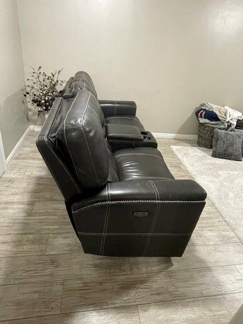 Power Recliner Loveseat Layflat w/ Power Headrest, Slinger Gray/Charcoal, Console, USB/110V, Cupholders