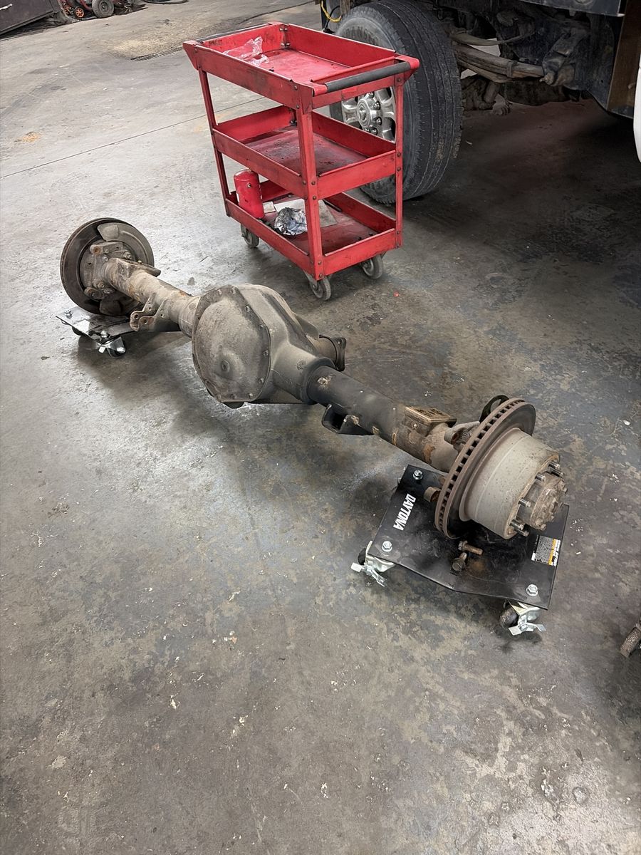 2006 Dodge Ram 2500 Cummins Rear End Axle Assembly with Brakes