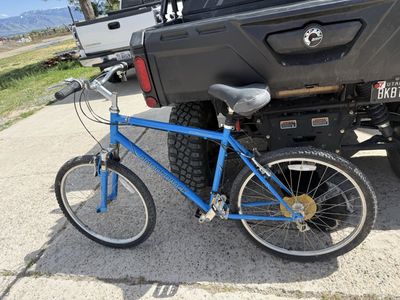 Diamondback Blue Mountain Bike - Great Condition, Ready to Ride!