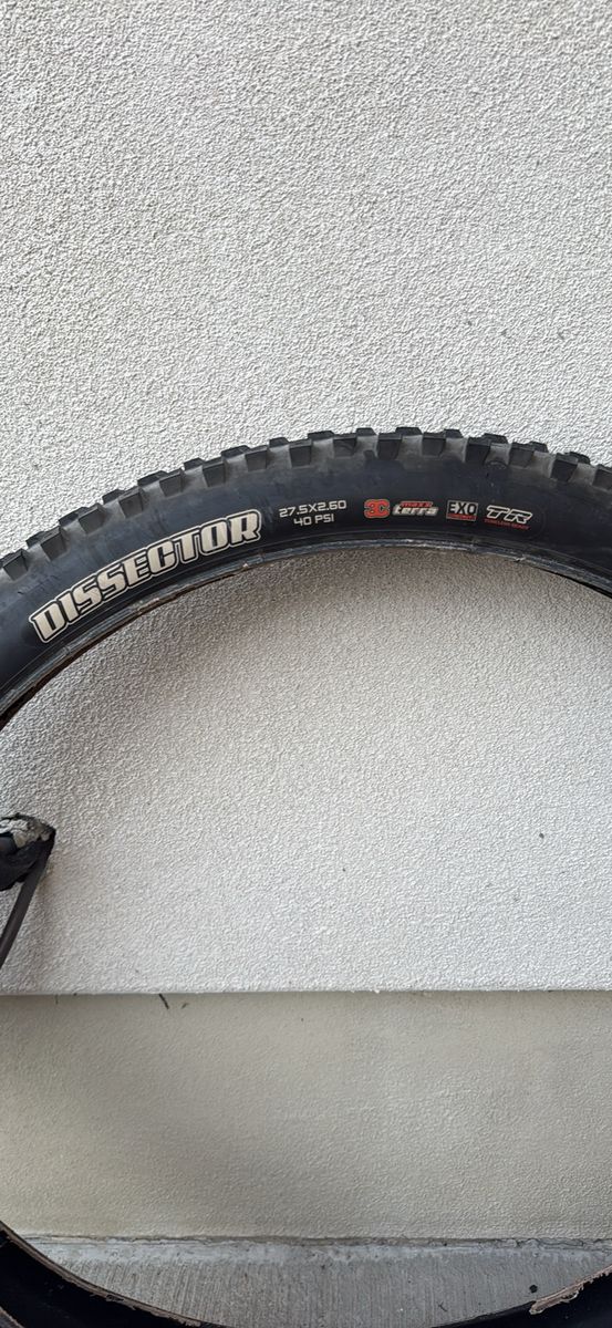 Maxxis Dissector 27.5 x 2.60 3C EXO TR Mountain Bike Tire - Excellent Condition