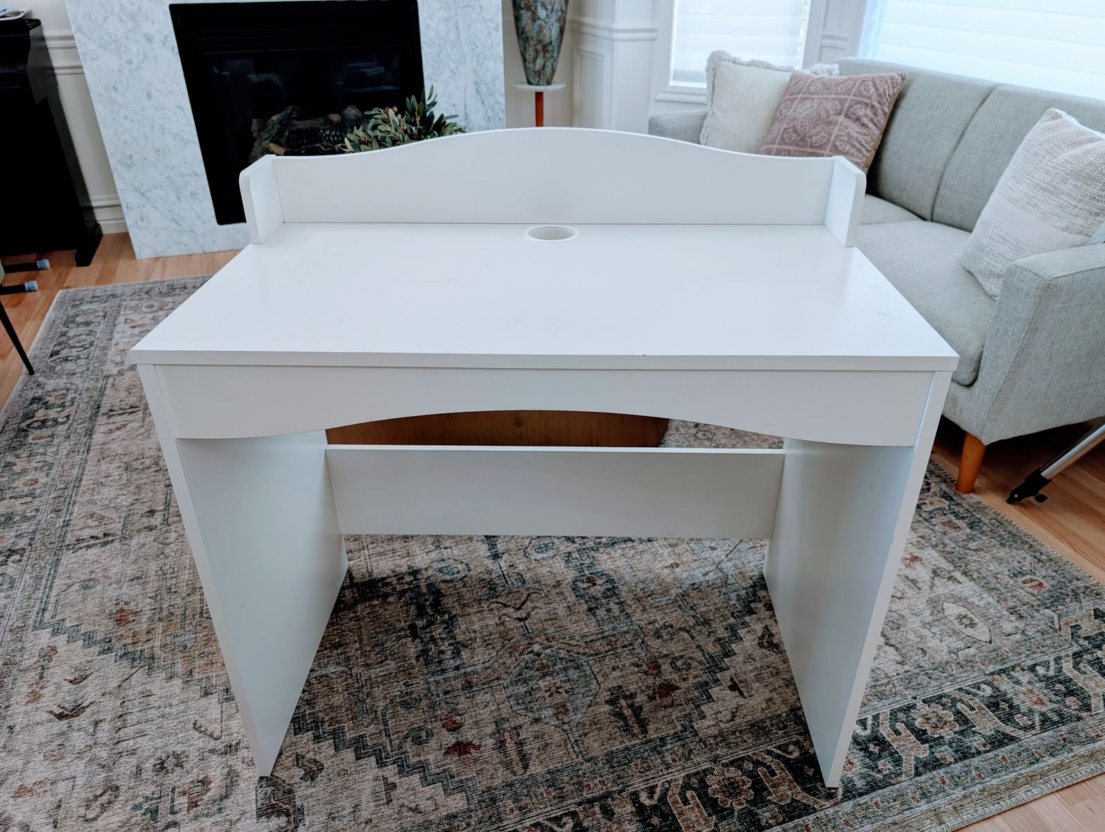 IKEA SMÅGÖRA White Desk – Like New