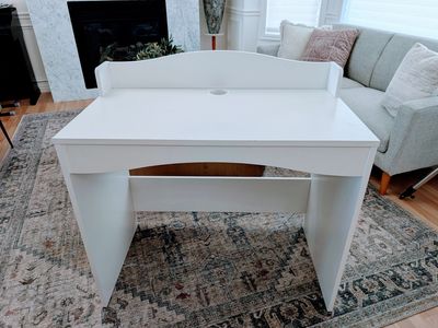 IKEA SMÅGÖRA White Desk – Like New