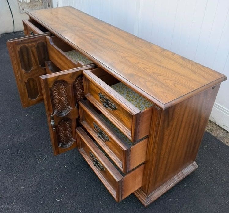 Amazing dresser