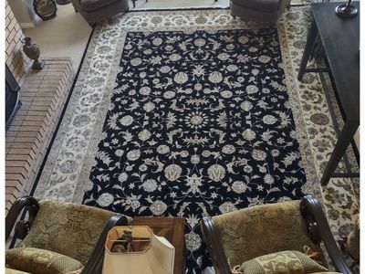 Beautiful mint condition rug 14 x 10