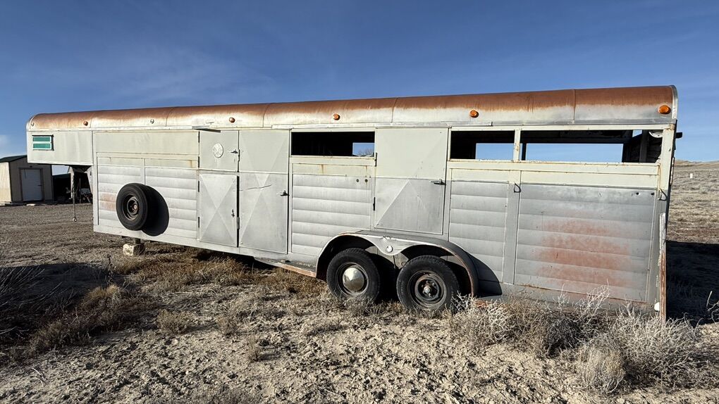 4 Horse Trailer W Living Quarters