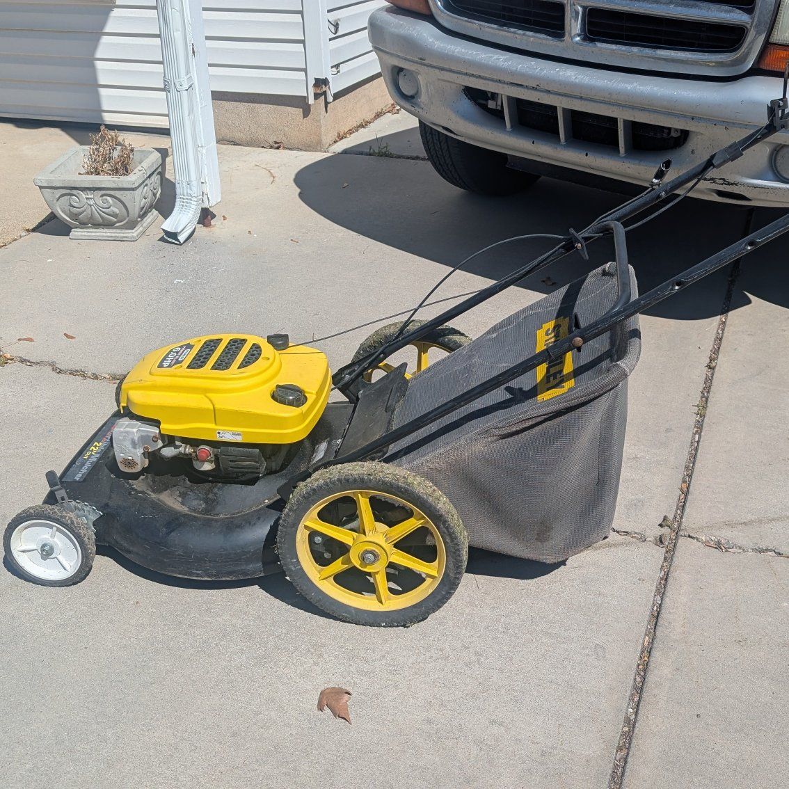 Stanley cup yellow LawnMower grass cutter 6.0hp