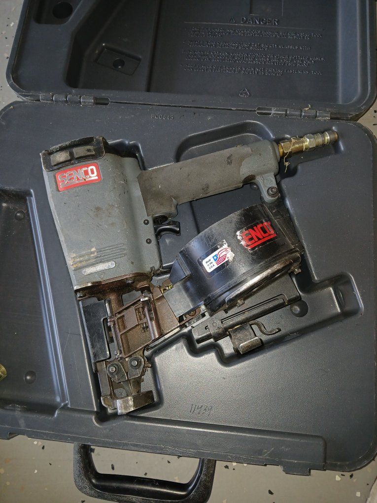Senco SCN40R roofing nail gun