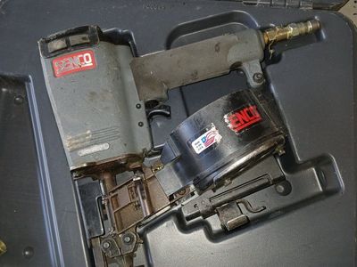 Senco SCN40R roofing nail gun