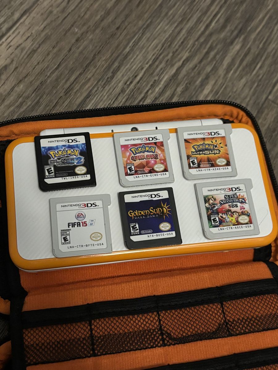 Nintendo 2DS XL (White/Orange edition) + Games