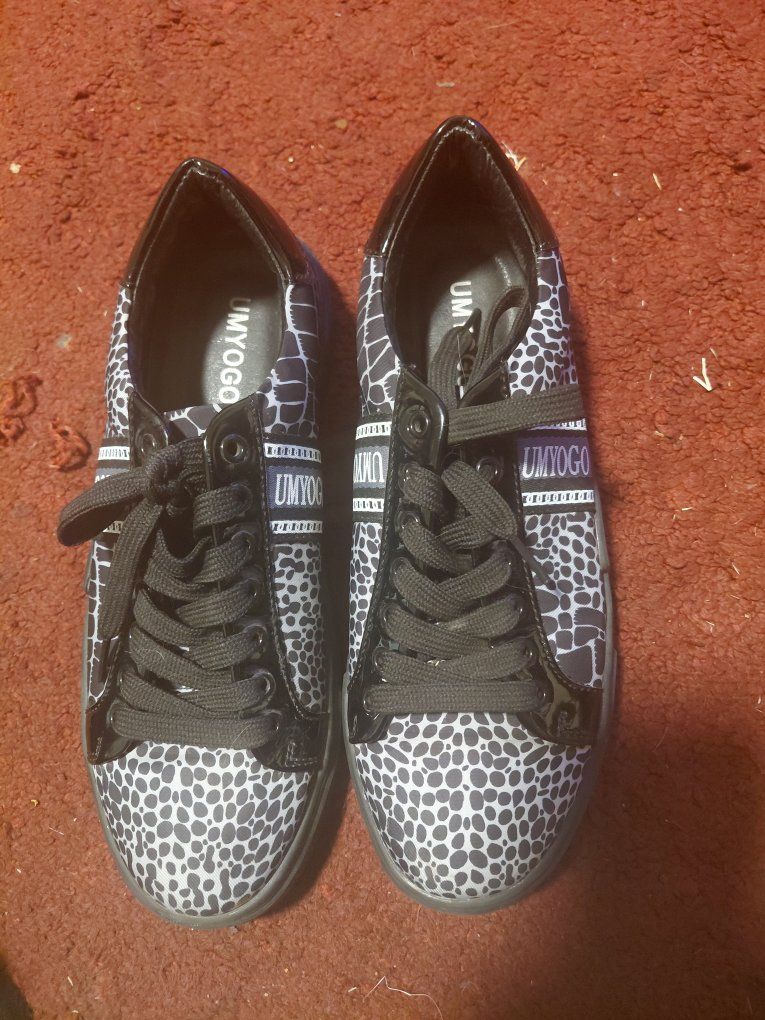 UMYOGO Men's Casual Sneakers Black and White Print Size 9