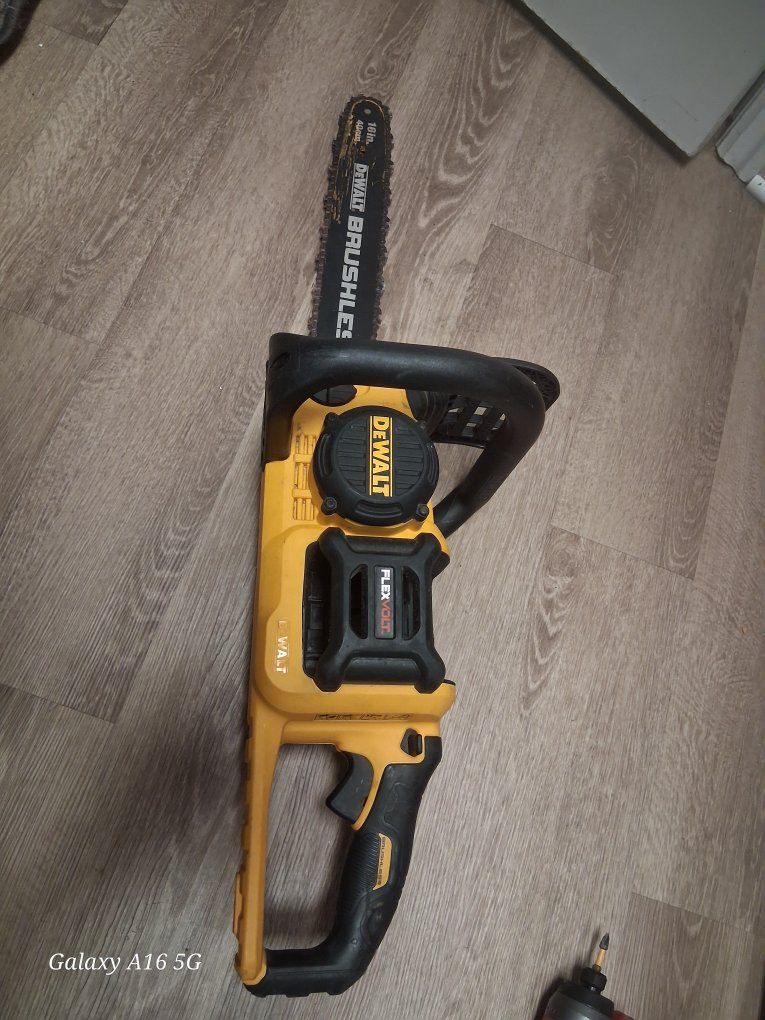 DeWalt FLEXVOLT 60V MAX 16" Brushless Cordless Chainsaw DCCS670 - Tool Only