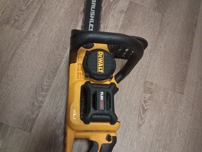 DeWalt FLEXVOLT 60V MAX 16" Brushless Cordless Chainsaw DCCS670 - Tool Only