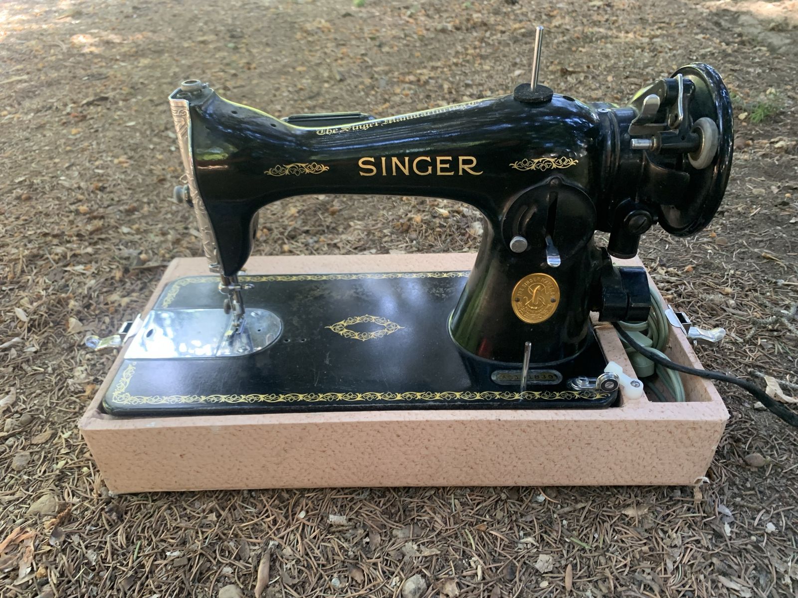 1941 Model 15 Singer Electric Singer Black Sewing Machine With Case Buttonhole attachment