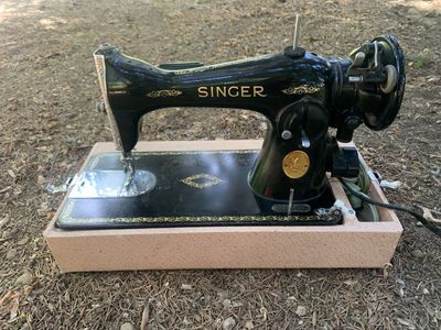 1941 Model 15 Singer Electric Singer Black Sewing Machine With Case Buttonhole attachment