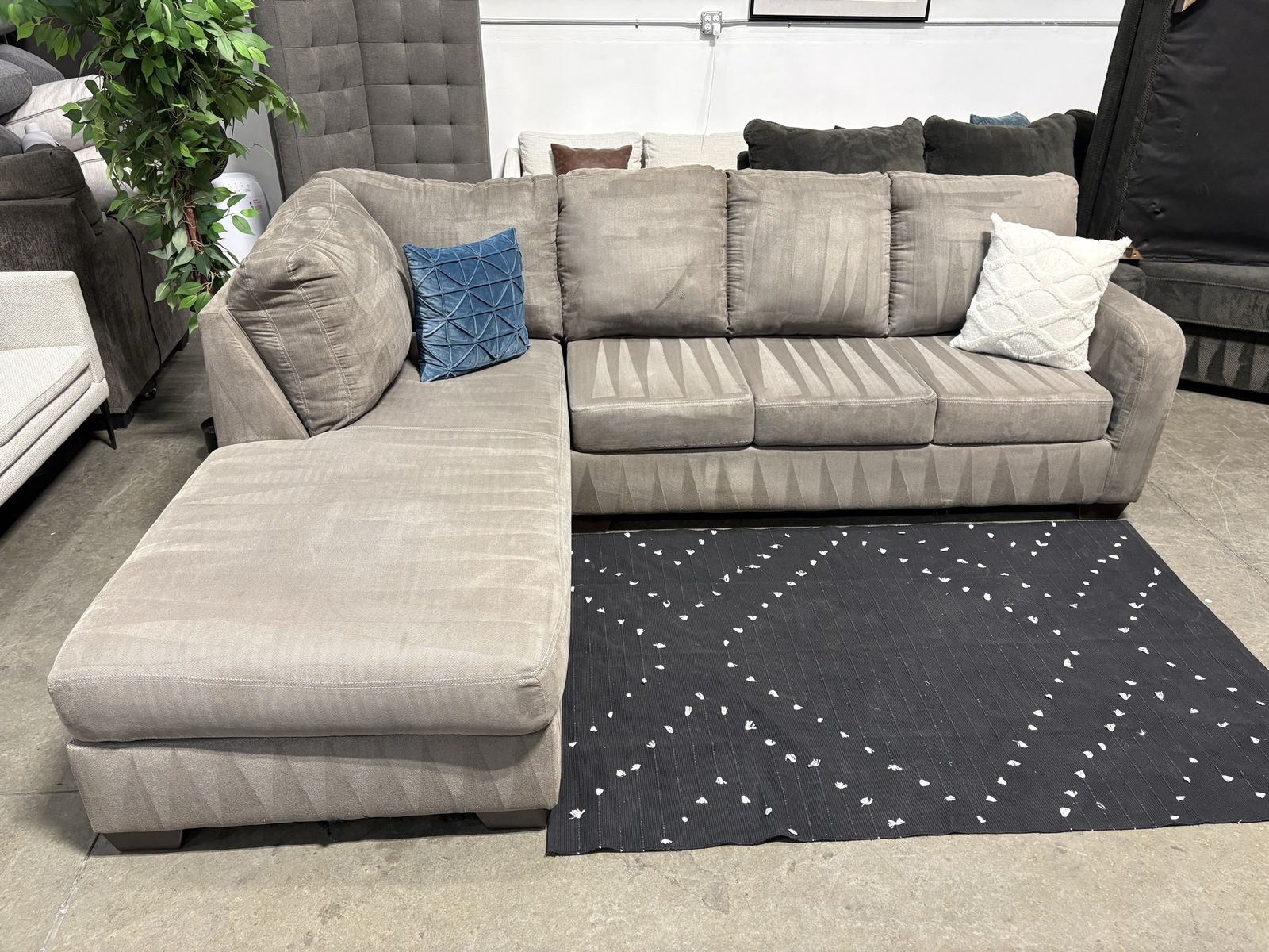 Cleaned Sectional Gray (Can Deliver)