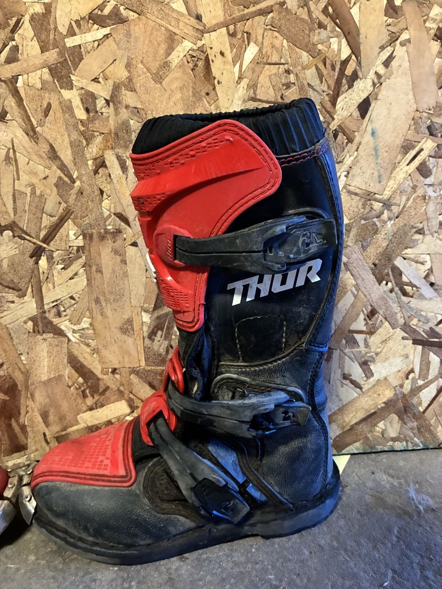 Thor Boots Size 3