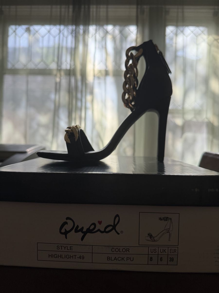 Qupid Highlight 49 Black Gold Chain Heels Womens Size 8 Brand New