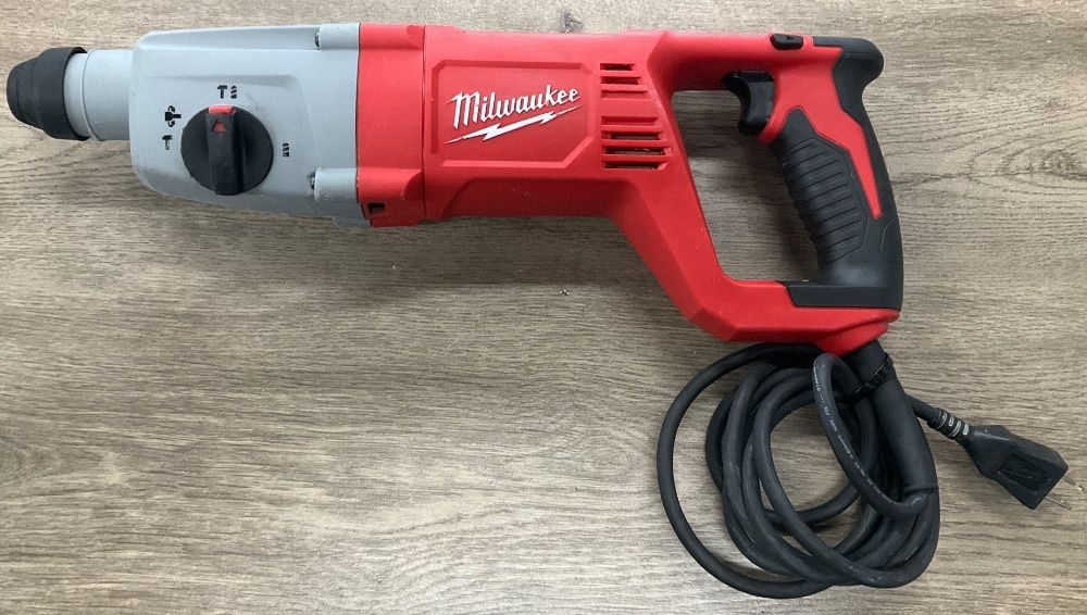 MILWAUKEE 1 INCH SDS ROTARY HAMMER