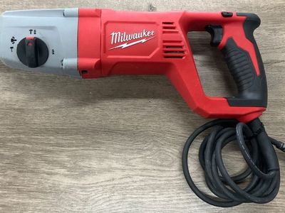 MILWAUKEE 1 INCH SDS ROTARY HAMMER