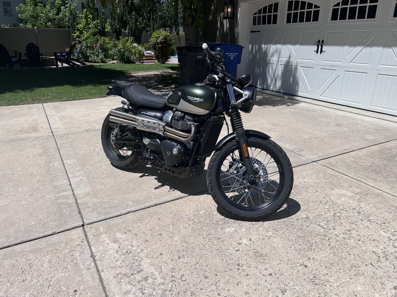 Triumph Street Scrambler 900cc Road Bike - Green/Silver, Excellent Condition