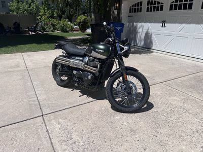 Triumph Street Scrambler 900cc Road Bike - Green/Silver, Excellent Condition