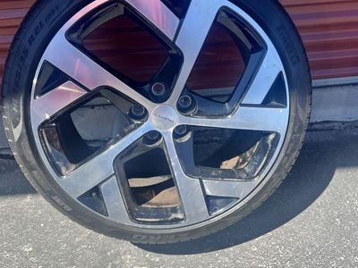 Pirelli 265/35 R 21 Tire mounted on Lucid Wheel