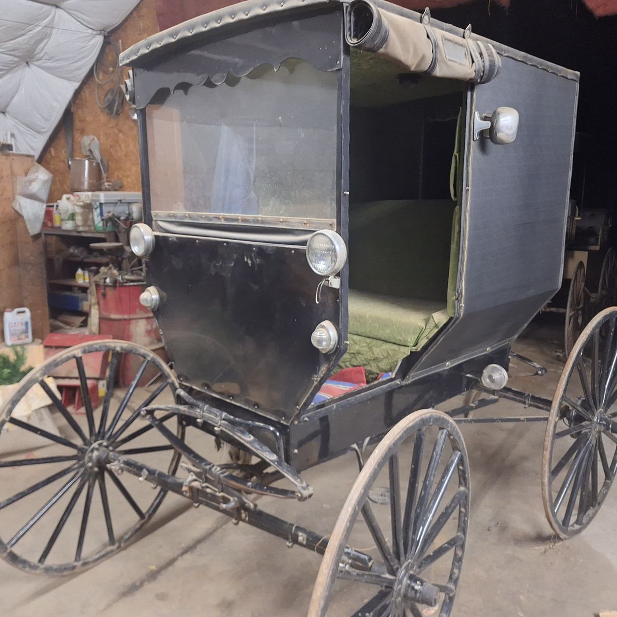 Amish buggy real nice