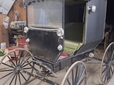 Amish buggy real nice
